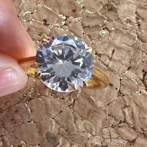 NWOT Solitaire Ring 💍 🤩